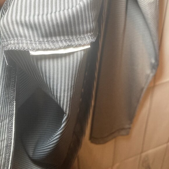 Under Armour Gray Stripe loose Heat Gear Long Sleeve Athletic Pullover Womens M - Picture 8 of 9